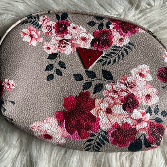 NWT Floral Guess Cosmetic Case - Picture 8 of 8